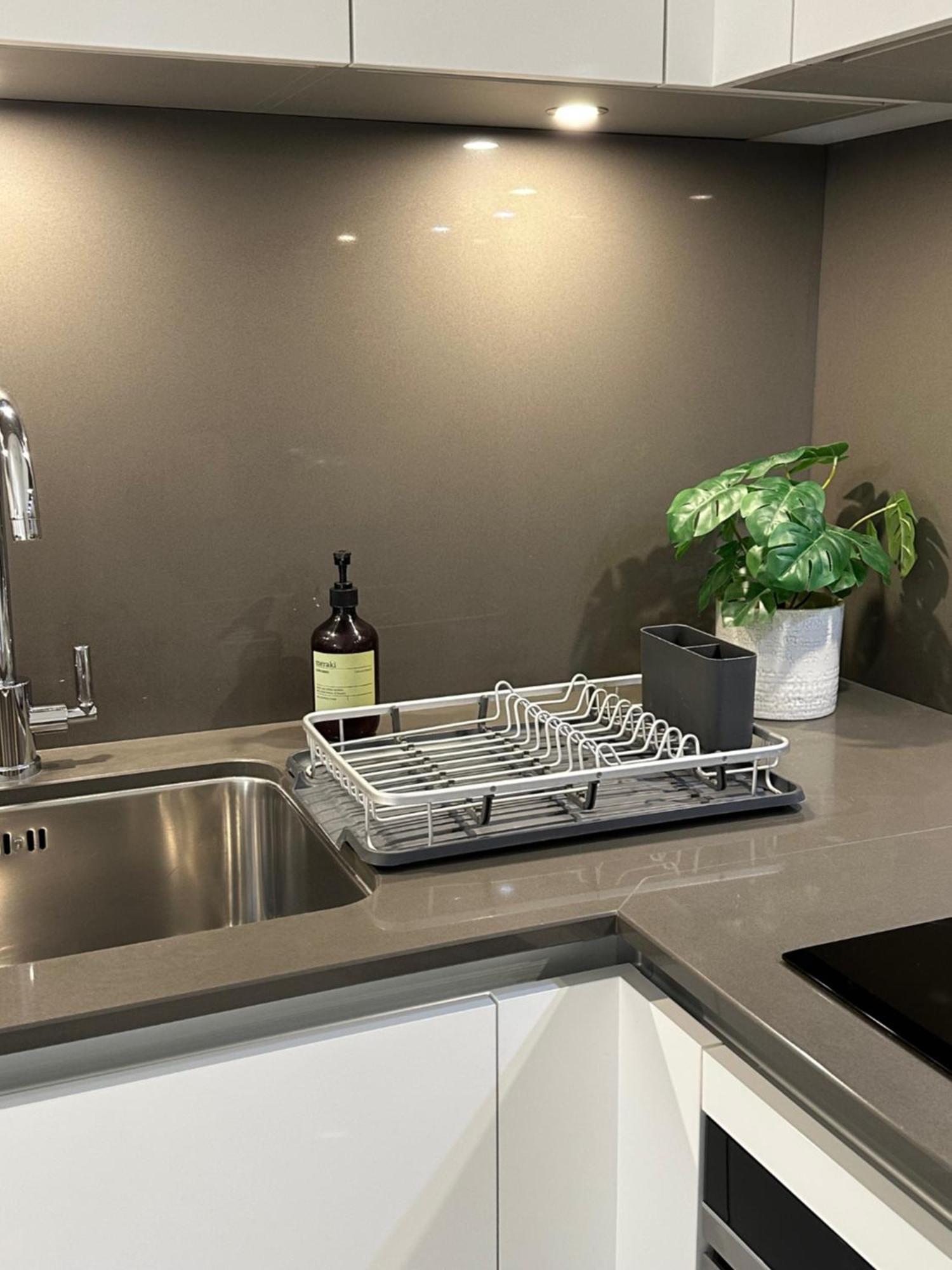 Contemporary Pied A Terre In The Heart Of Bath Appartement Buitenkant foto
