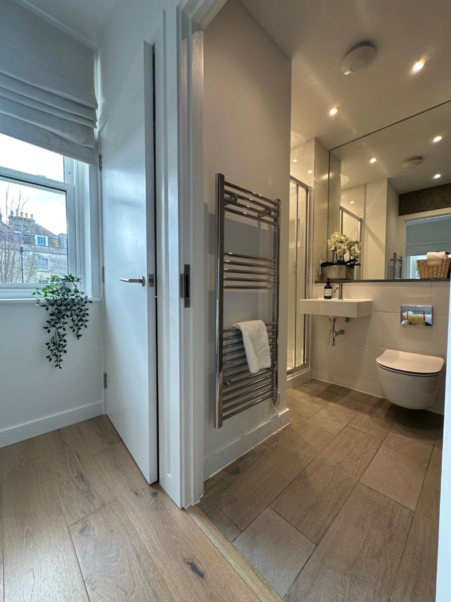Contemporary Pied A Terre In The Heart Of Bath Appartement Buitenkant foto
