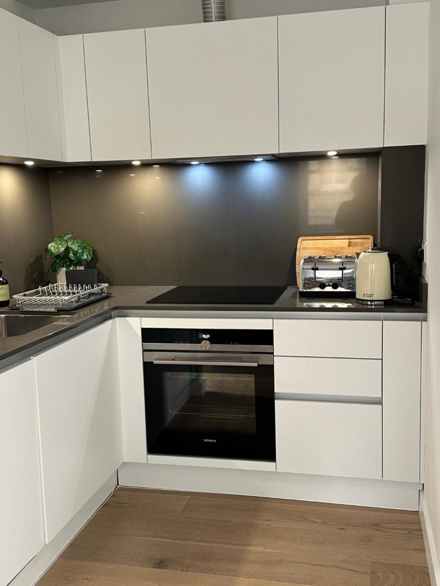 Contemporary Pied A Terre In The Heart Of Bath Appartement Buitenkant foto