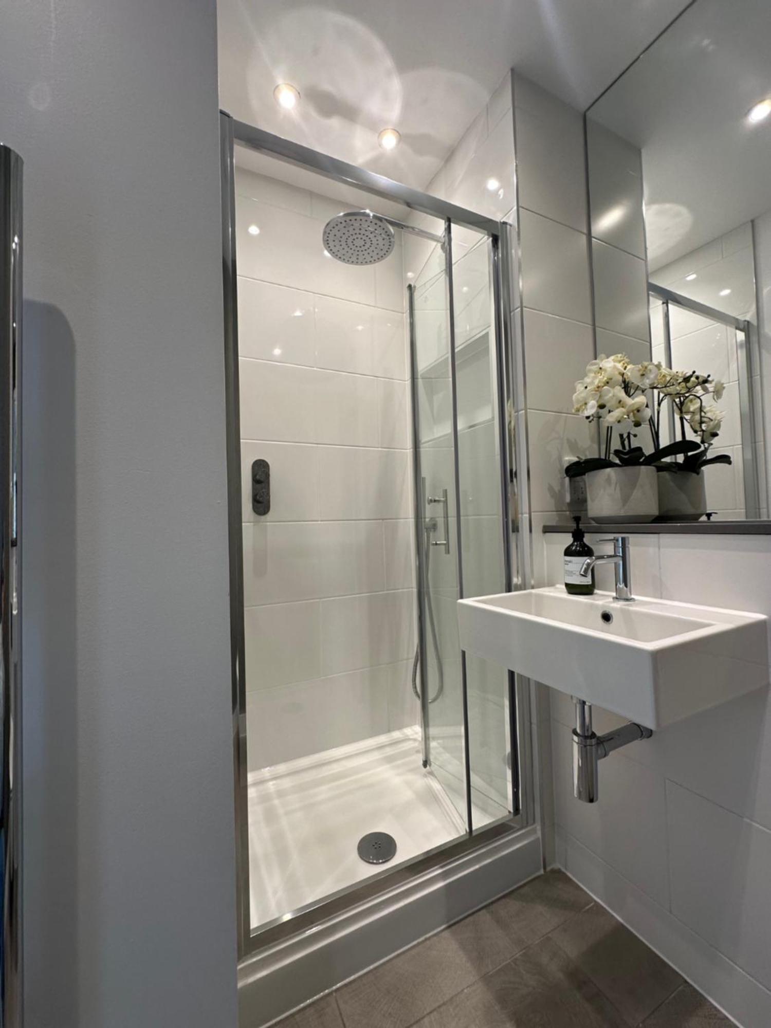 Contemporary Pied A Terre In The Heart Of Bath Appartement Buitenkant foto