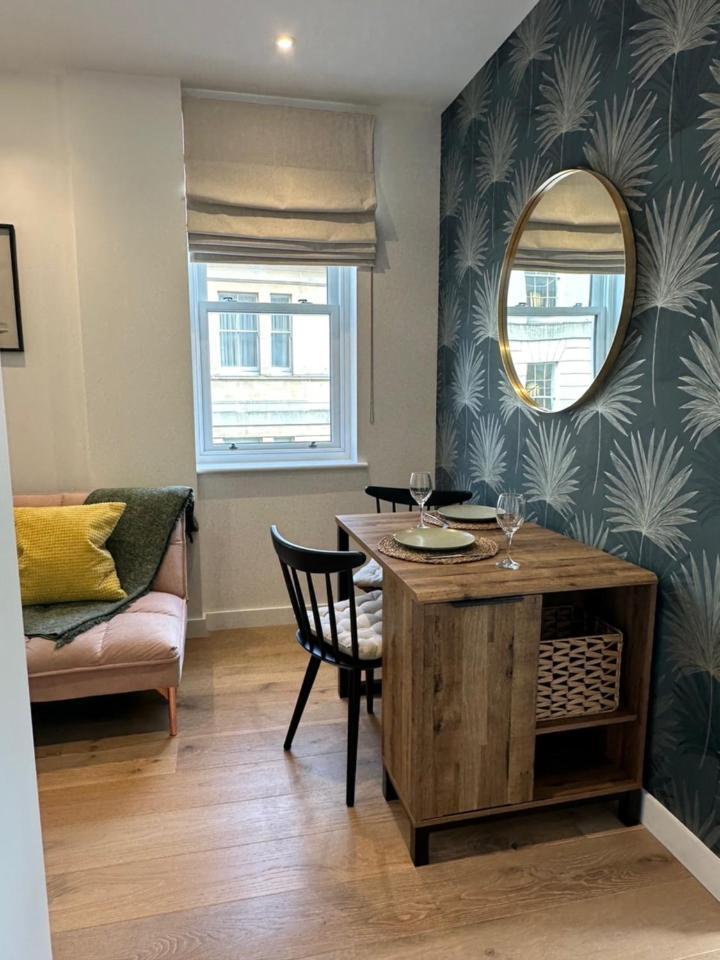 Contemporary Pied A Terre In The Heart Of Bath Appartement Buitenkant foto